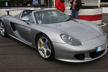 1280px-Porsche_Carrera_GT_-_Goodwood_Breakfast_Club_July_2008