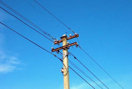 Voltage poteau électrique