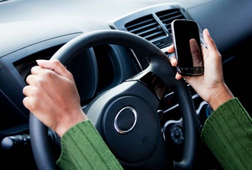Américains morts au volant alors qu'ils écrivaient un SMS (par an)