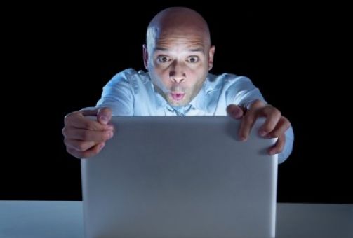 Personnes qui ont visité un site porno (par mois)